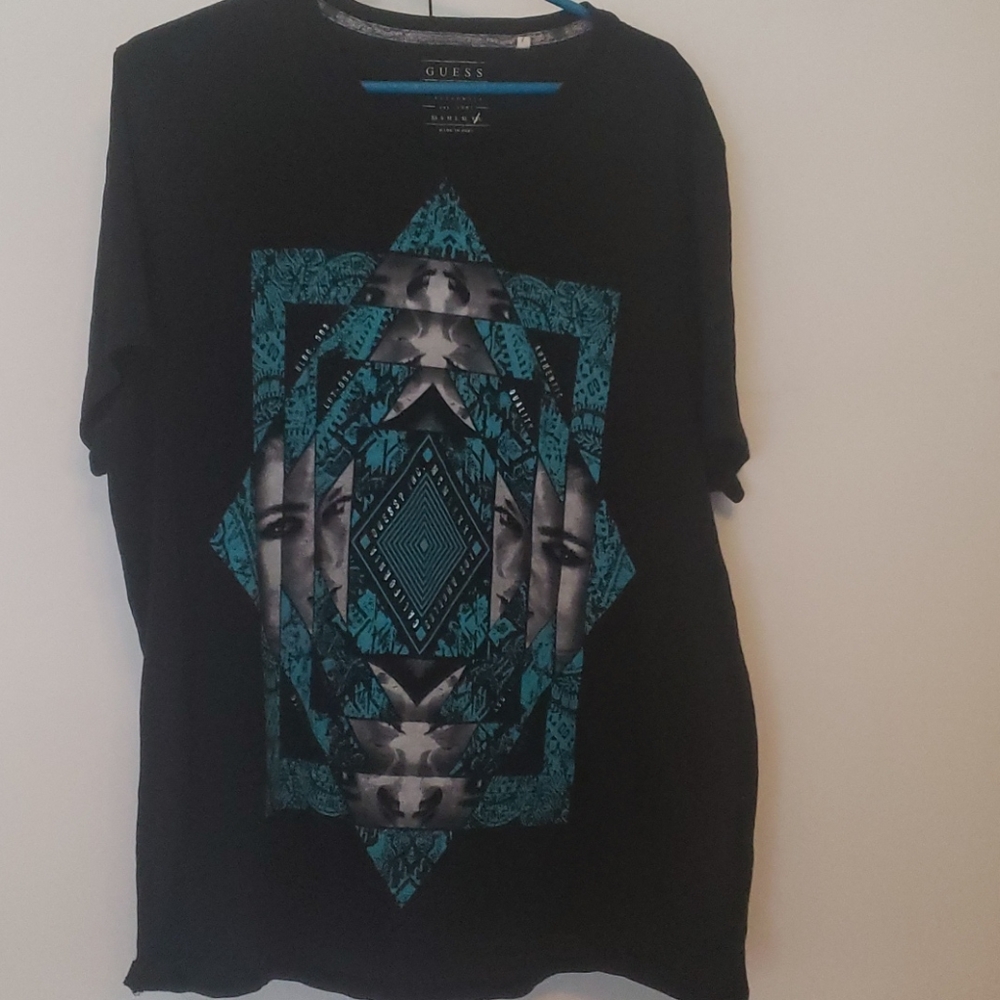 Men's Guess Tee - Picture 2 of 4